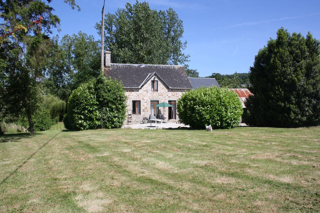 Maison d'hôtes L'Aide Frechu à Mortain-Bocage Extérieur photo