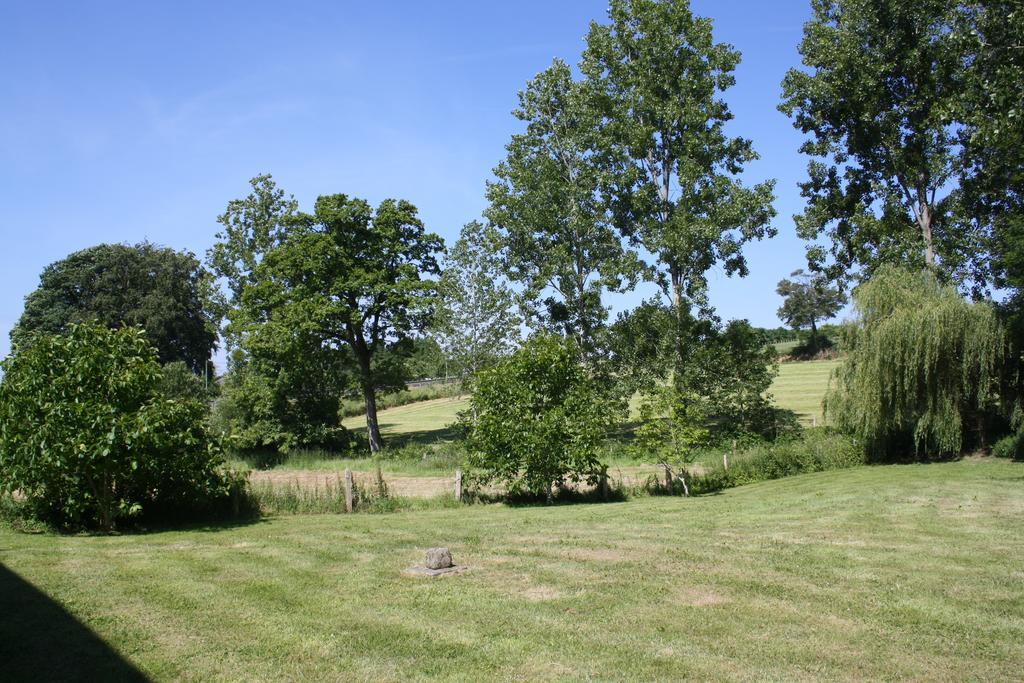 Maison d'hôtes L'Aide Frechu à Mortain-Bocage Extérieur photo